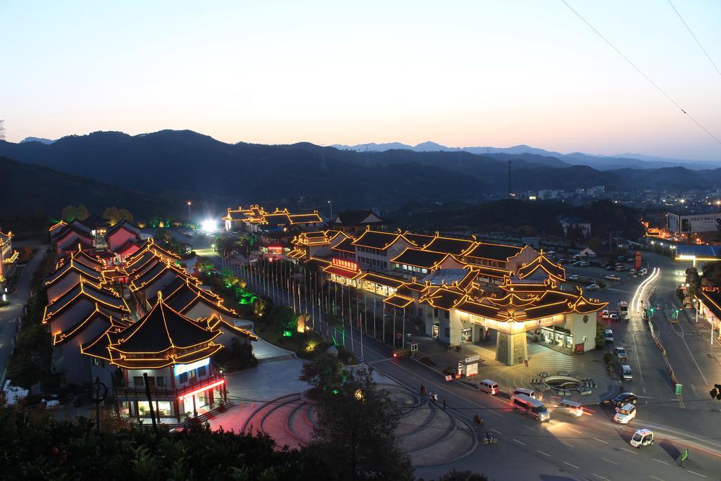Wudangshan Yinjie Holiday Hotel Danjiangkou Extérieur photo