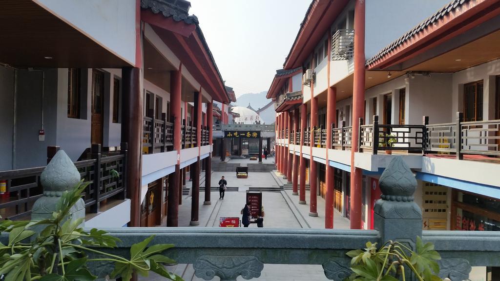 Wudangshan Yinjie Holiday Hotel Danjiangkou Extérieur photo