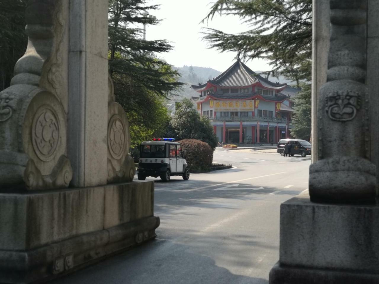 Wudangshan Yinjie Holiday Hotel Danjiangkou Extérieur photo