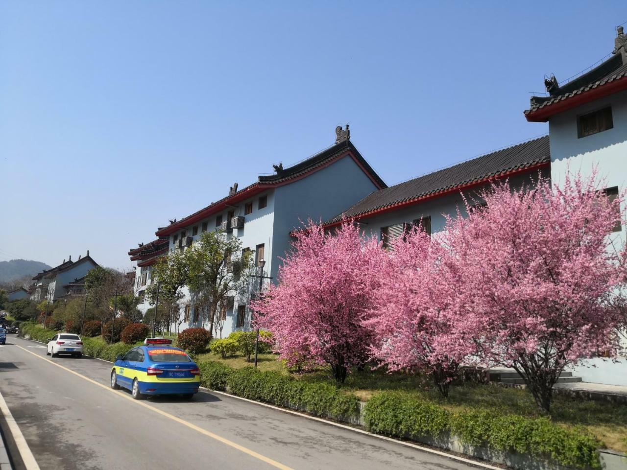 Wudangshan Yinjie Holiday Hotel Danjiangkou Extérieur photo